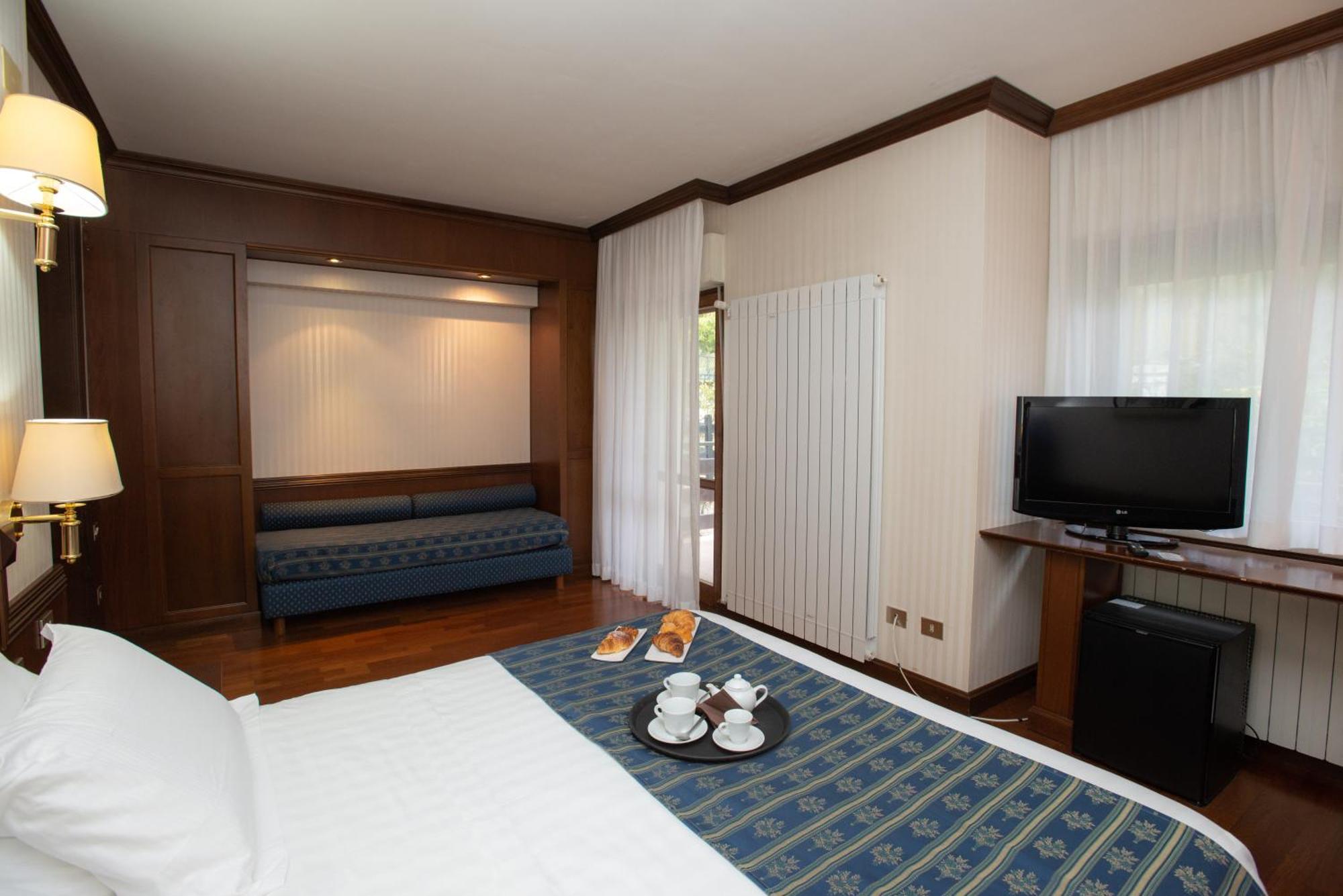 Hotel Corona & Spa Pescasseroli Bagian luar foto
