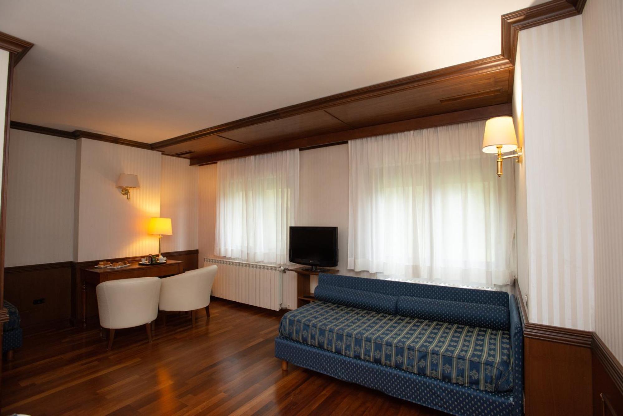 Hotel Corona & Spa Pescasseroli Bagian luar foto