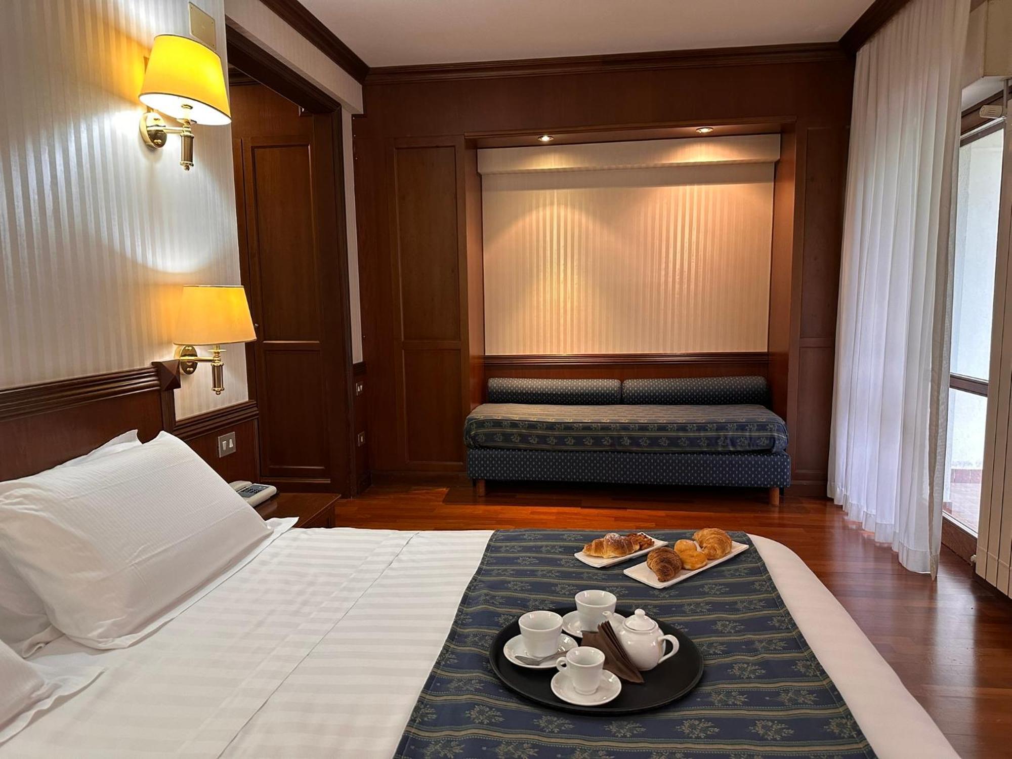 Hotel Corona & Spa Pescasseroli Bagian luar foto