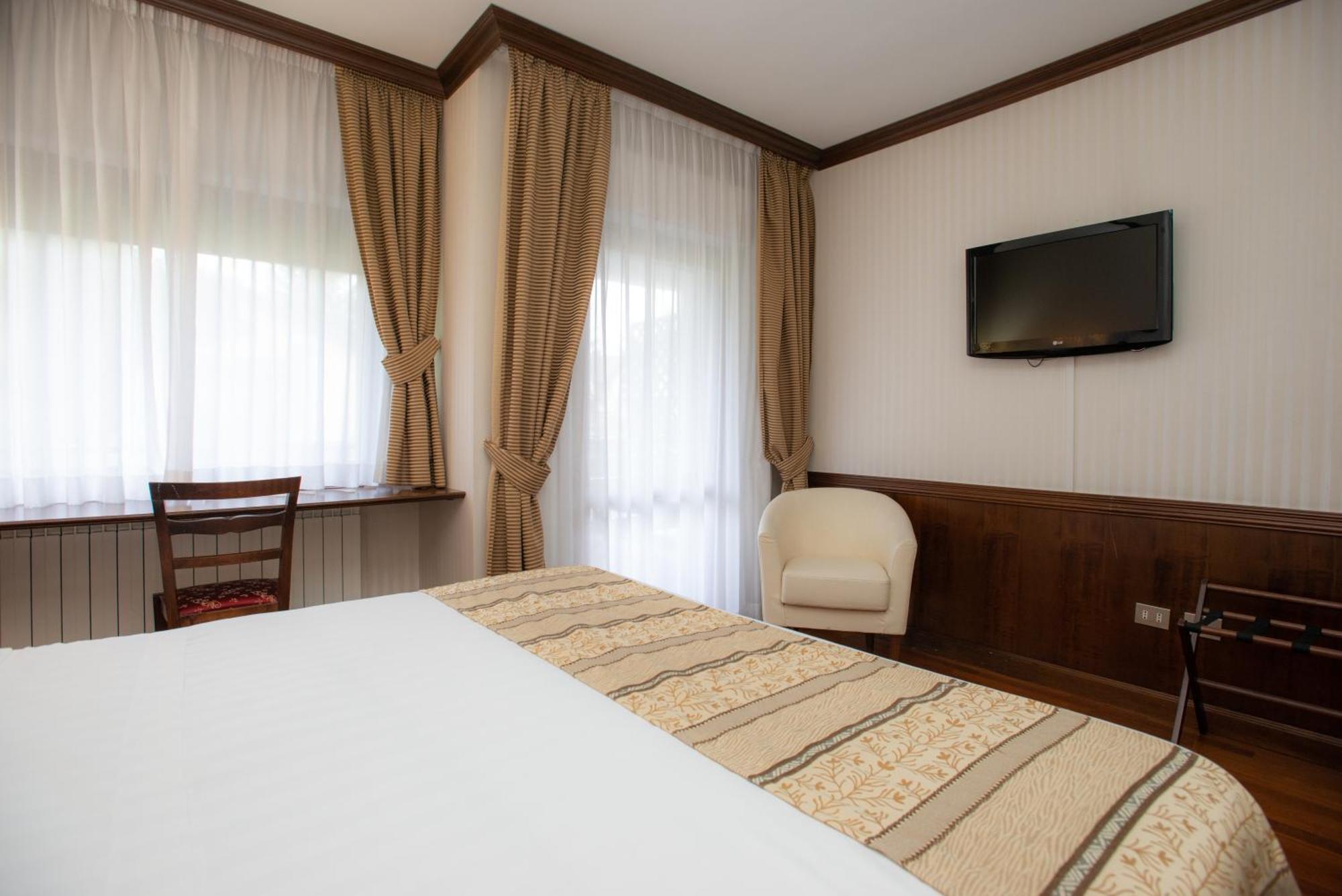 Hotel Corona & Spa Pescasseroli Bagian luar foto